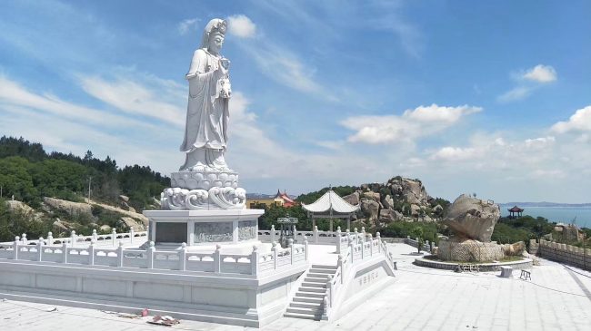 观音菩萨石雕像